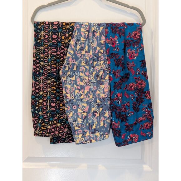 🦄 LuLaRoe Leggings Trio Bundle! 3 Pairs - ONE SIZE - Like New! - Picture 2 of 10